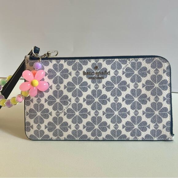 KATE SPADE NWOT Leather Lucy Spade Flower Wristlet, Beaded Bag Charm INCLUDED! - Picture 3 of 8